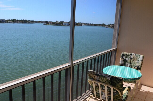 Foto del edificio - 7665 Sun Island Dr S