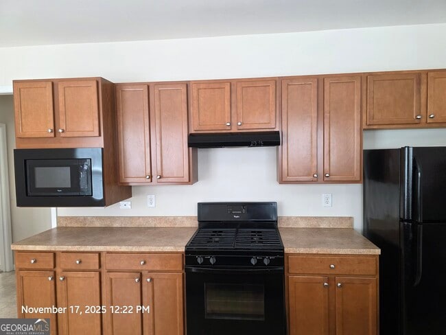 Building Photo - 381 Sandy Springs Dr