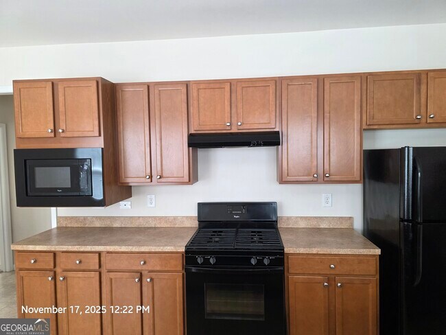 Foto del edificio - 381 Sandy Springs Dr