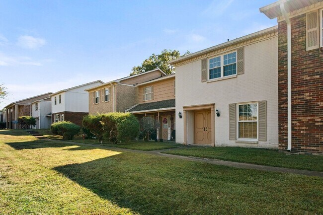 Foto del edificio - 1301 Neelys Bend Rd