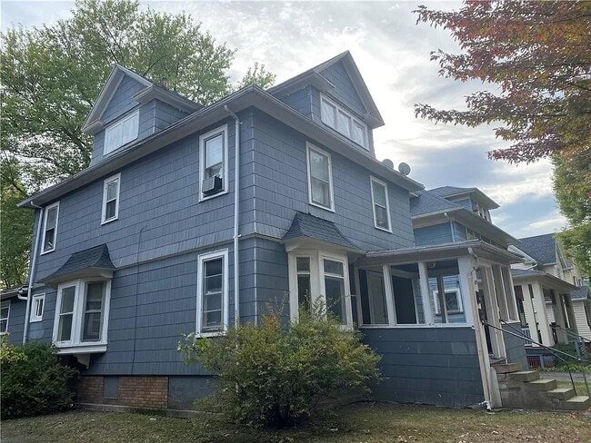 Building Photo - 529 Parsells Ave