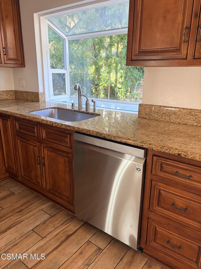 Foto del edificio - 1075 Triunfo Canyon Rd