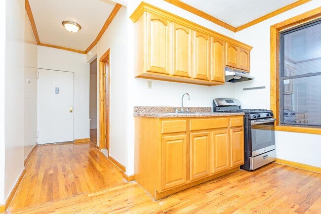 Building Photo - 280 Crown St