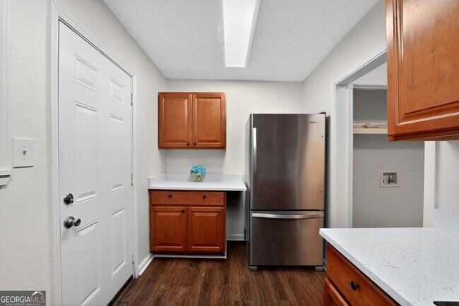 Building Photo - 2516 Peachwood Cir NE