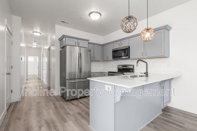 Building Photo - 547 N 360 W