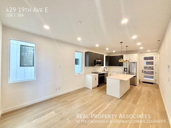 Building Photo - 429 19th Ave E