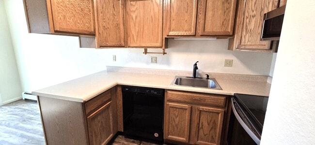 Building Photo - 3 Bedrooms, 2.5 Bathrooms, 1 Car Garage To...