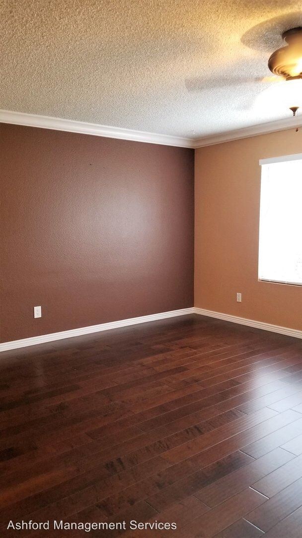Building Photo - 3 br, 2 bath House - 2925 E. John Cabot Rd.