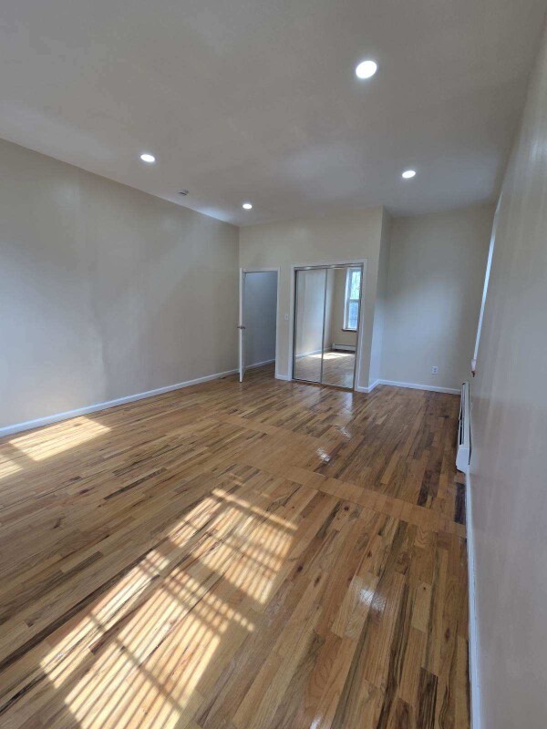 Foto principal - 136 Pulaski St