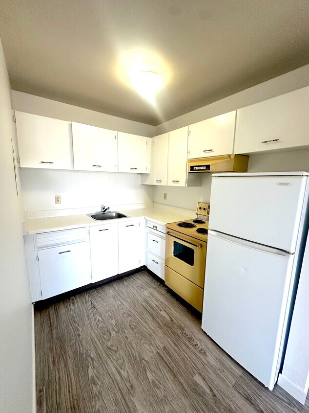 Primary Photo - 205-776 Vaughan Street, Quesnel, BC