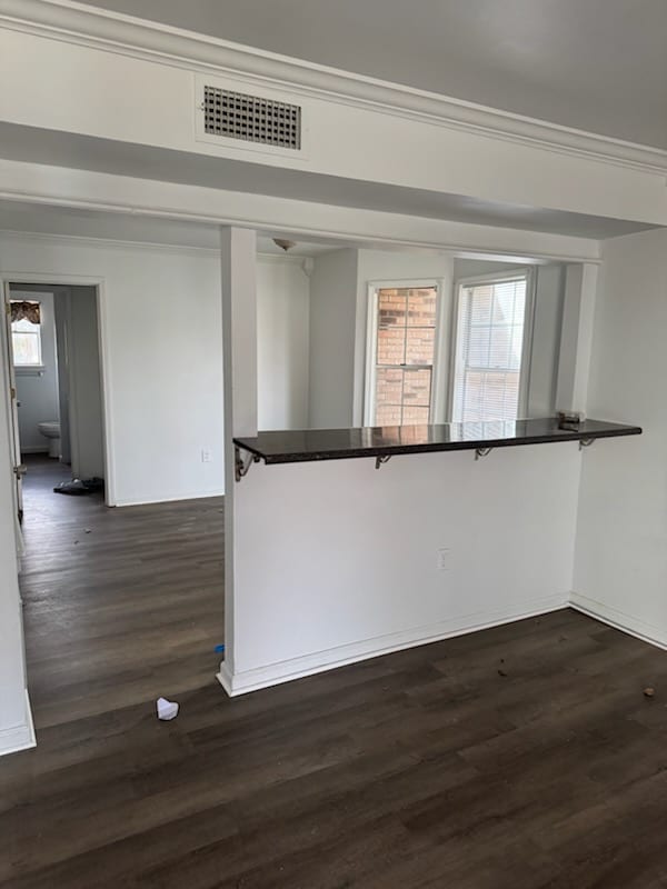 Building Photo - 402 Jamestown Way