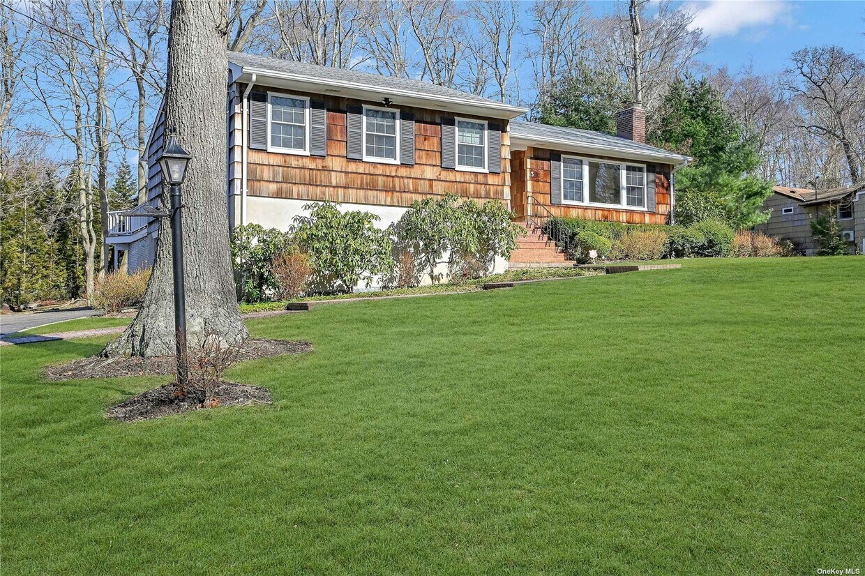 13 Linda Ln E, Riverhead, NY 11901 House Rental in Riverhead, NY