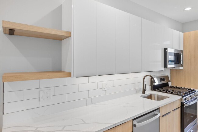 Foto del edificio - 7503 N Eastlake Ter