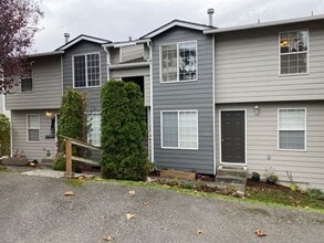 Building Photo - 1001 Crestview Ln