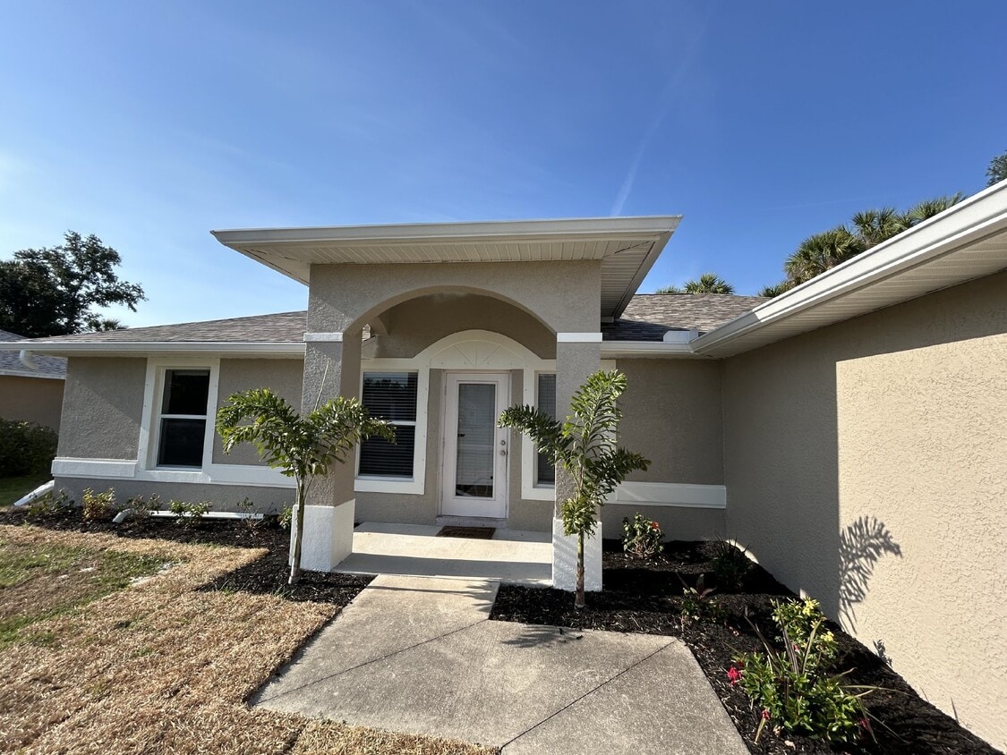 Primary Photo - Charming 3 Bed, 2 Bath Home in North Port,...