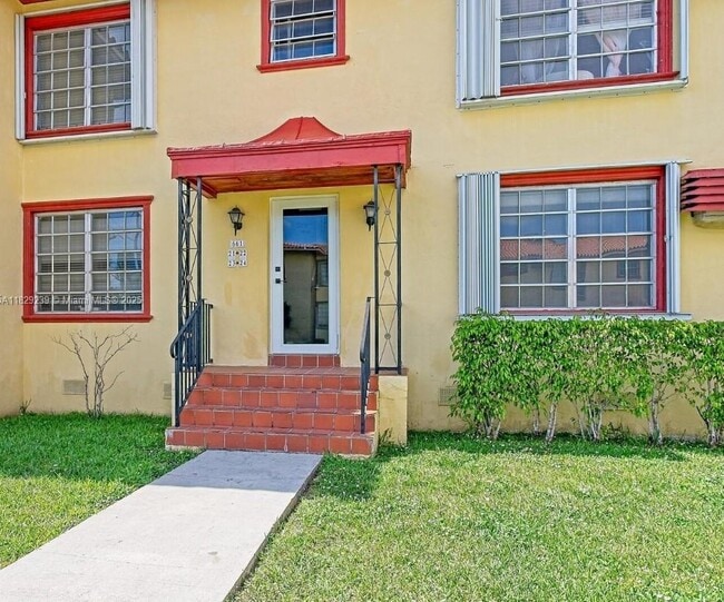Building Photo - 661 SW 11th St