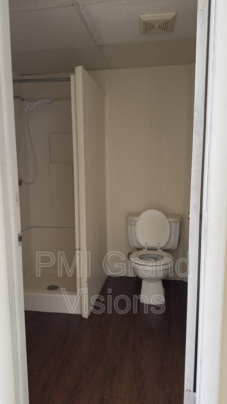 Building Photo - 601 1/2 Monroe