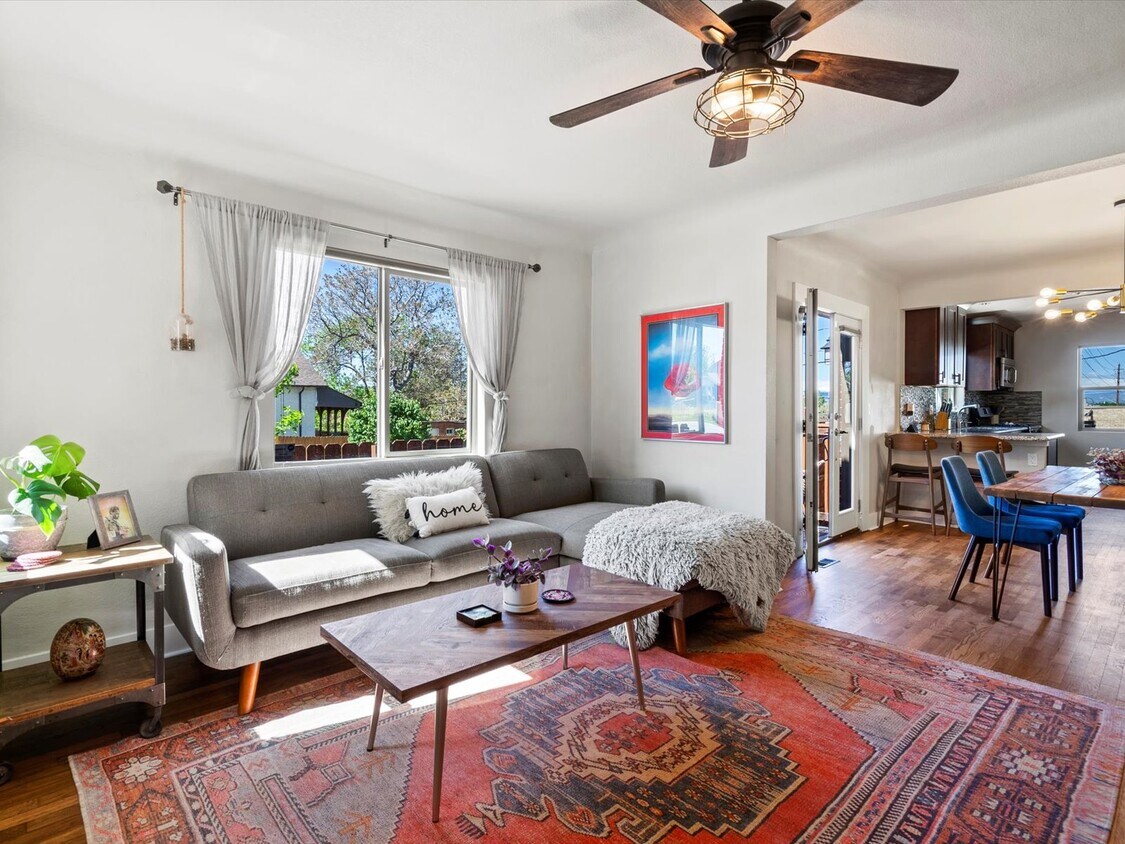 Foto principal - 3401 Steele St