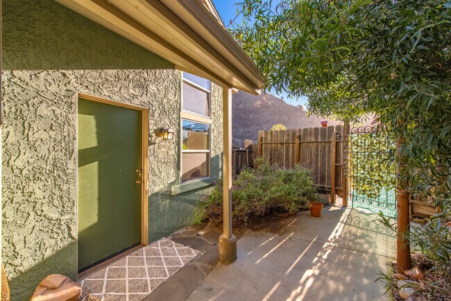 Foto del edificio - 543 Fernwood Pacific Dr