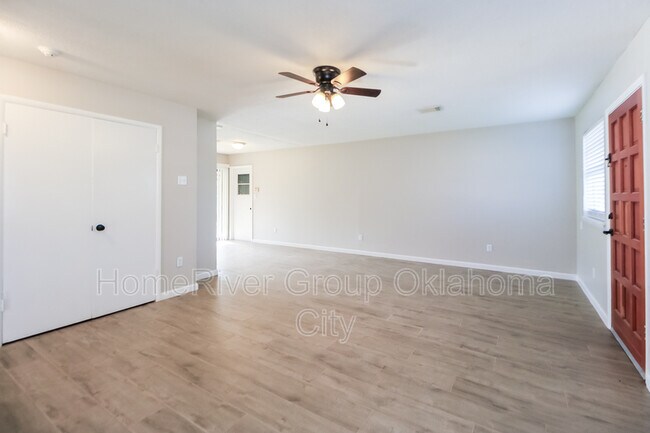 Building Photo - 1329 McGregor Dr