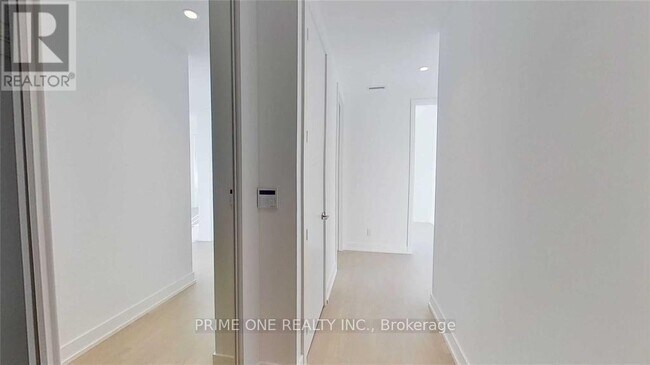 Building Photo - 7 Grenville St