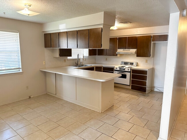 Building Photo - 4112 Mason Dr