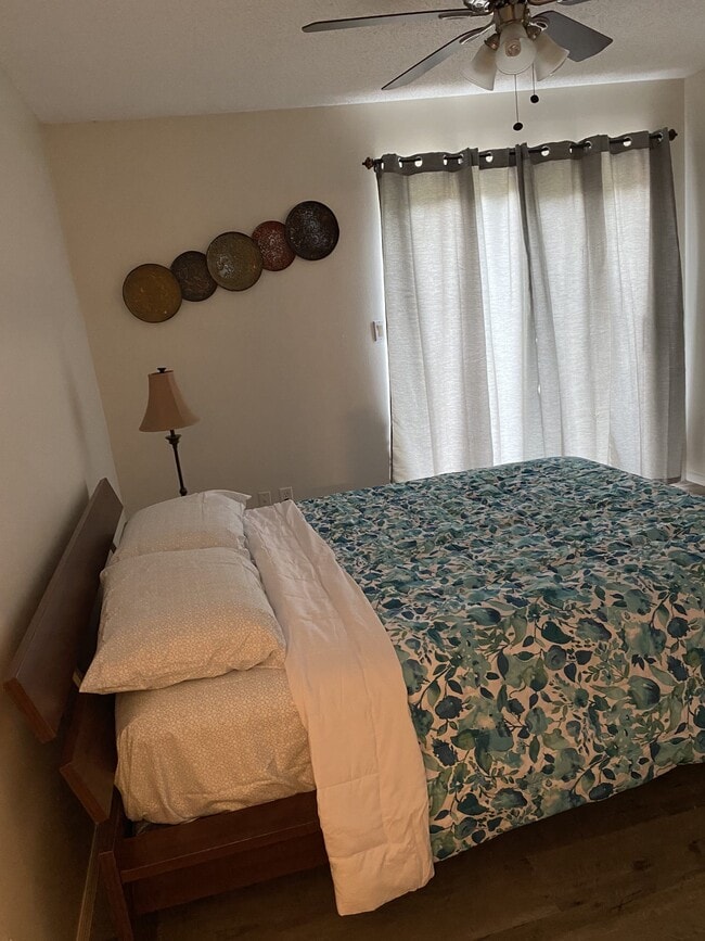 Foto del edificio - 7350 Oak Meadows Cir