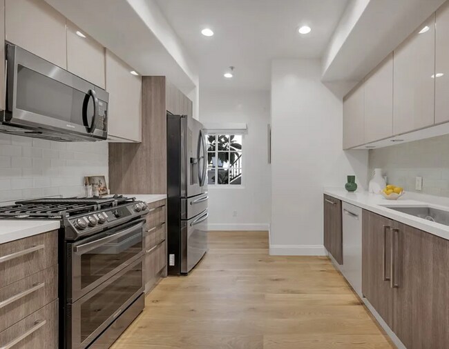 Foto del edificio - 851 N San Vicente Blvd