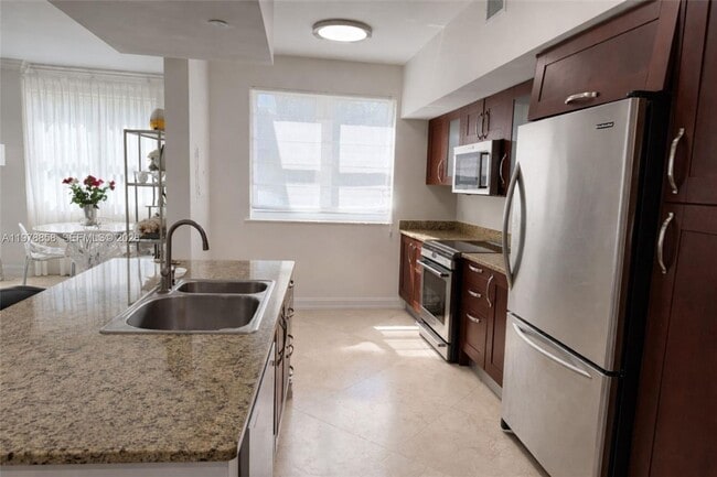 Photo - 20000 E Country Club Dr House