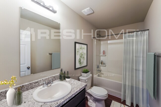 Foto del edificio - 530 Woodland Crest Rd