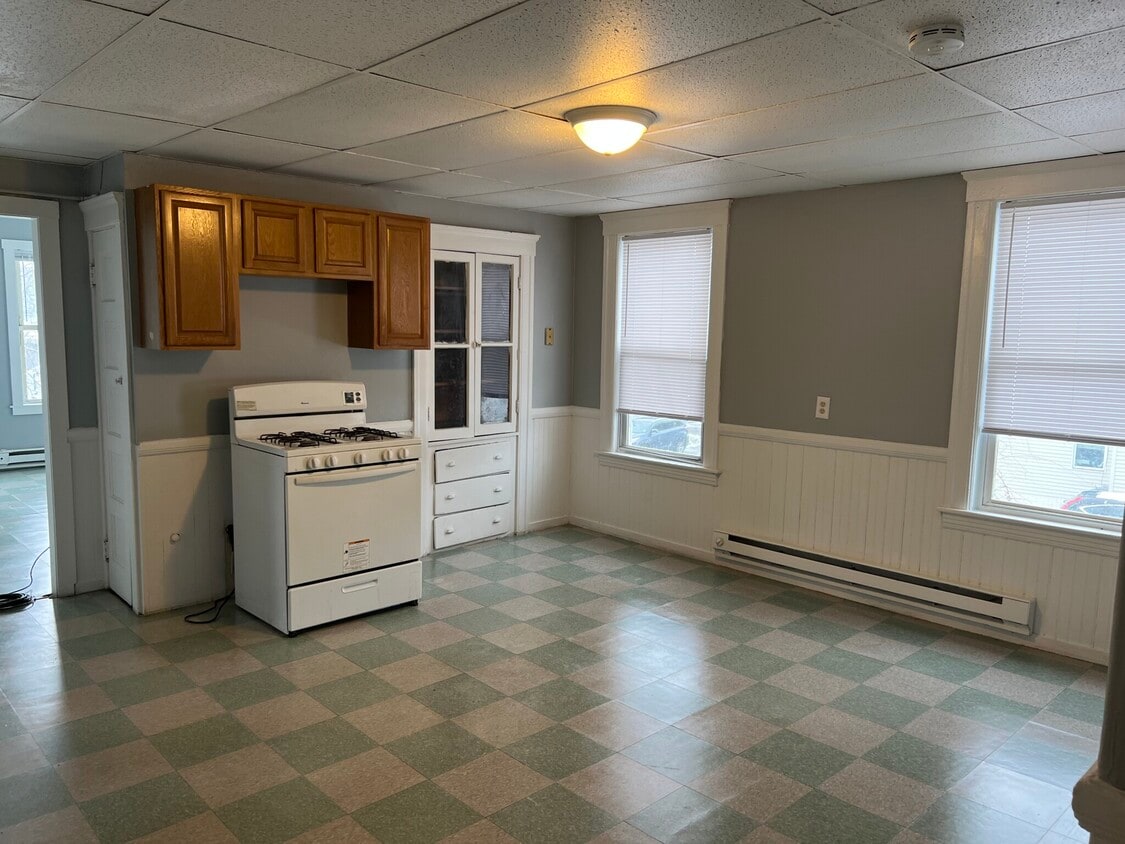 163 Grand St Unit 2, Worcester, MA 01603 Condo for Rent in Worcester