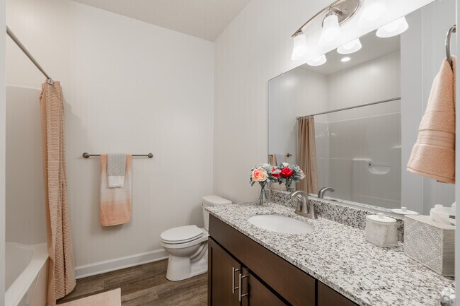 2BR, 2BA - 1,130SF - Wynfield Apartments