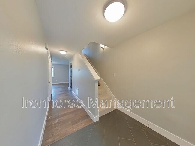 Foto del edificio - 2930 Warbler Way