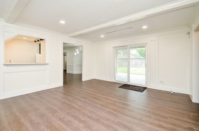 Foto del edificio - 15614 Dawnbrook Dr