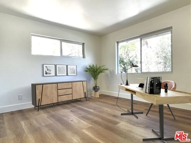 Foto del edificio - 3609 Sapphire Dr