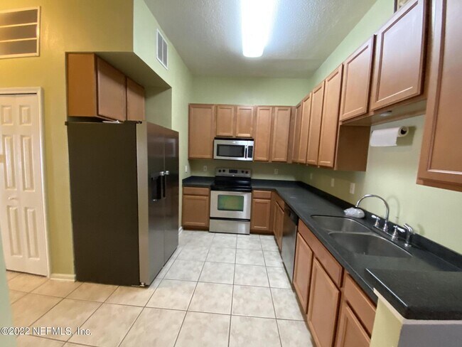 Building Photo - 7068 Deer Lodge Cir