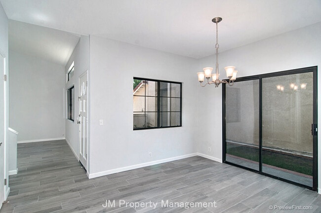 Building Photo - Detached home in La Jolla Colony!