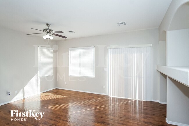 Foto del edificio - 7486 Decoro St