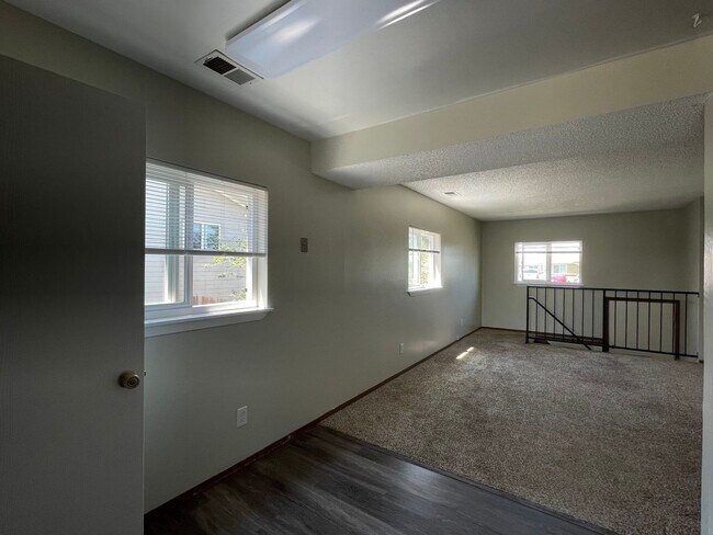 Foto del edificio - New 3B/2B Unit in Englewood! AVAILABLE NOW!