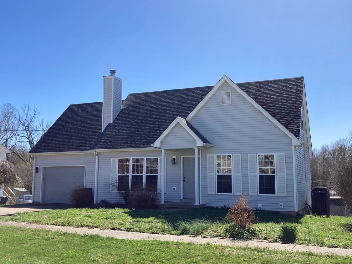 Primary Photo - **Backyard offers Country Setting in City Limits**