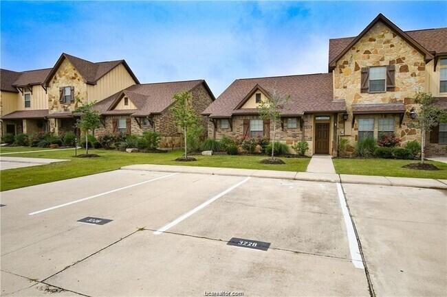 Foto del edificio - 3228 Travis Cole Ave