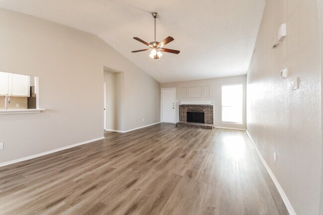 Building Photo - 707 Bryan Pl