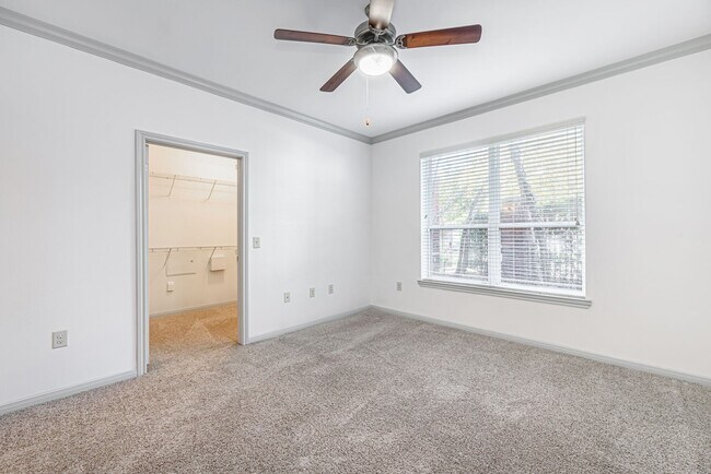 Foto del edificio - 8877 Lakes at 610 Dr