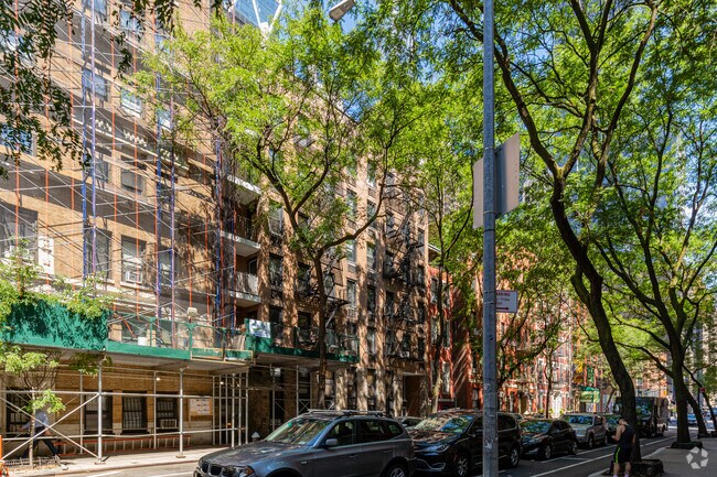 Building Photo - 315 W 55th St