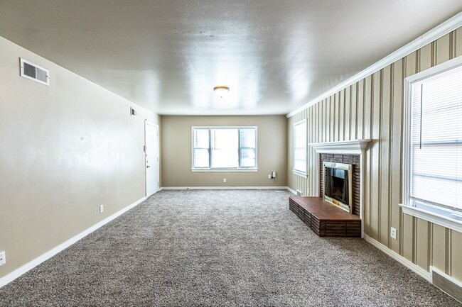 Building Photo - PRE-LEASING FOR SUMMER! - Spacious 3 Bedro...