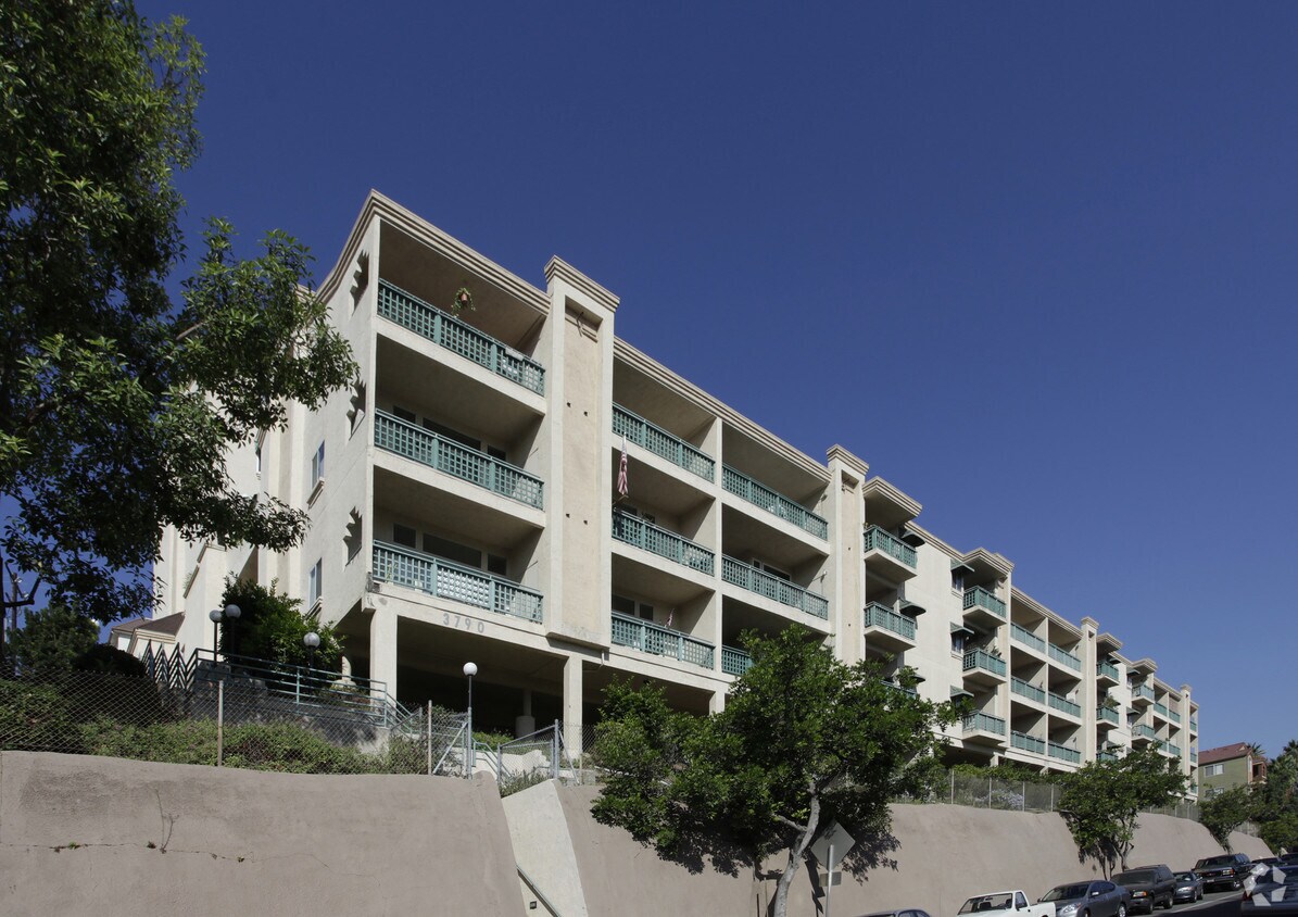 Building Photo - Coral Ridge