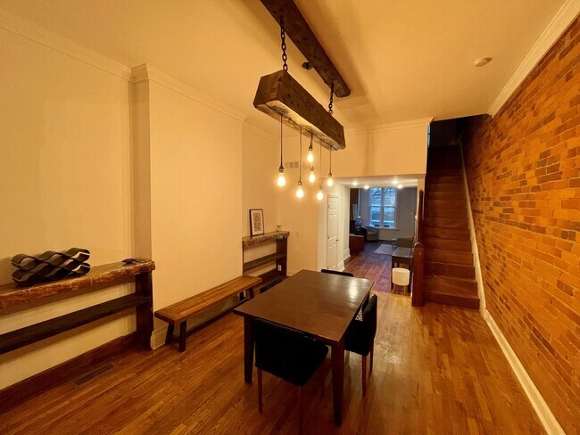 Building Photo - 925 Paradrome St