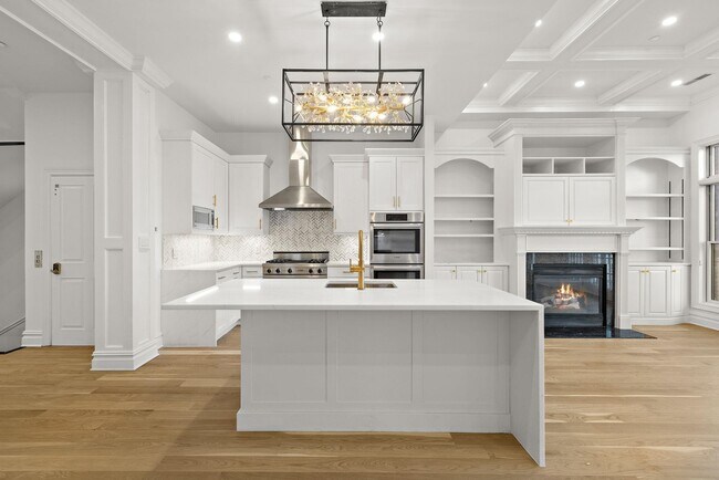 Building Photo - 16 Regency Pl