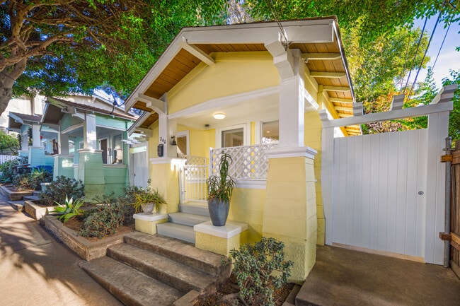 Building Photo - 240 Ashland Ave