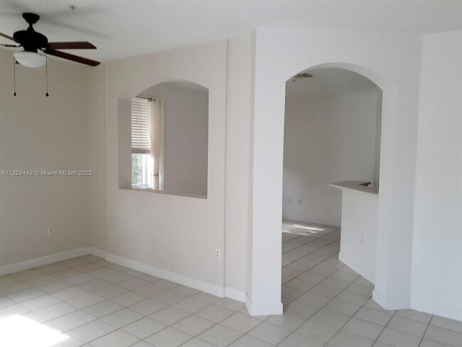 Building Photo - 1013 Shoma Dr